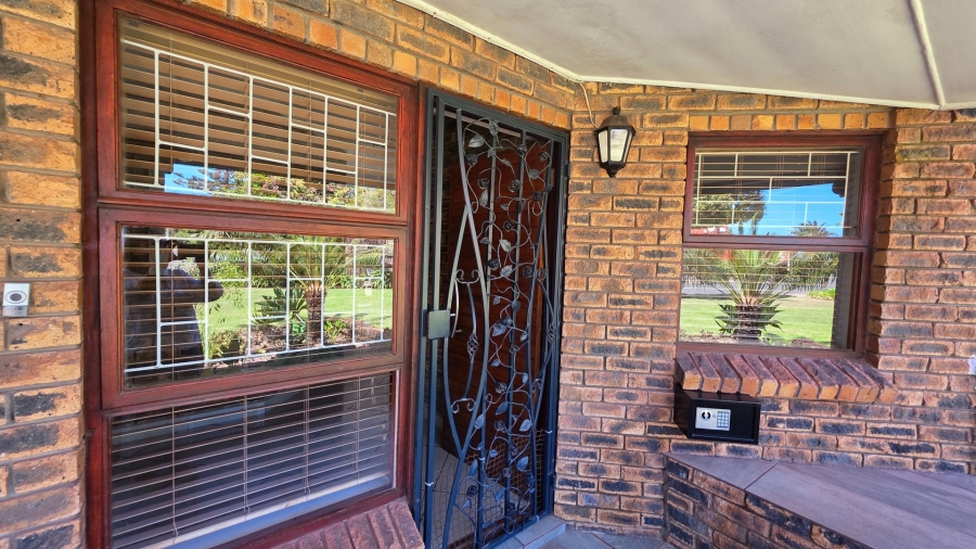 7 Bedroom Property for Sale in Vredenburg Western Cape